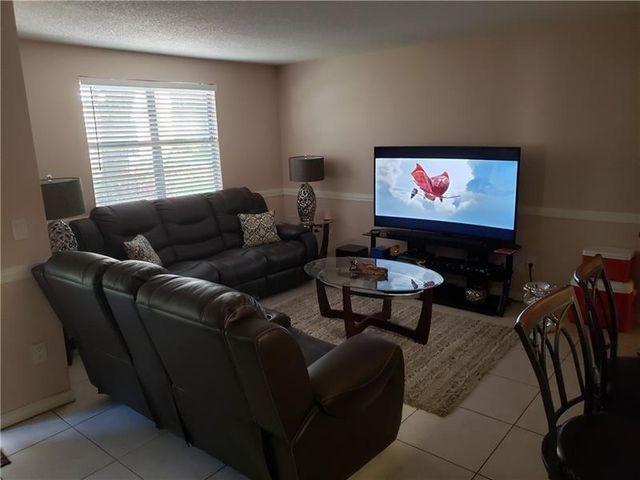 1225 SW 46th Avenue 203, Pompano Beach, FL 33069