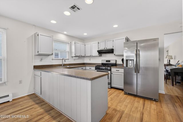 6 Olstins Court, Toms River, NJ 08757