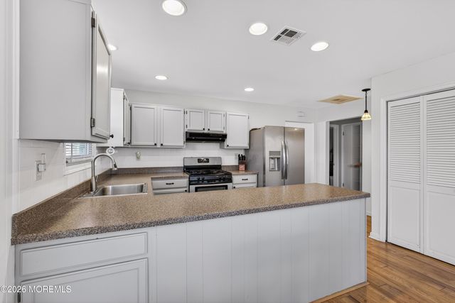 6 Olstins Court, Toms River, NJ 08757
