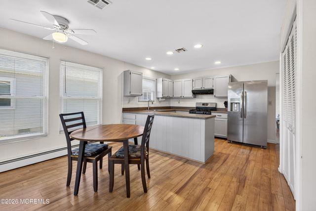 6 Olstins Court, Toms River, NJ 08757