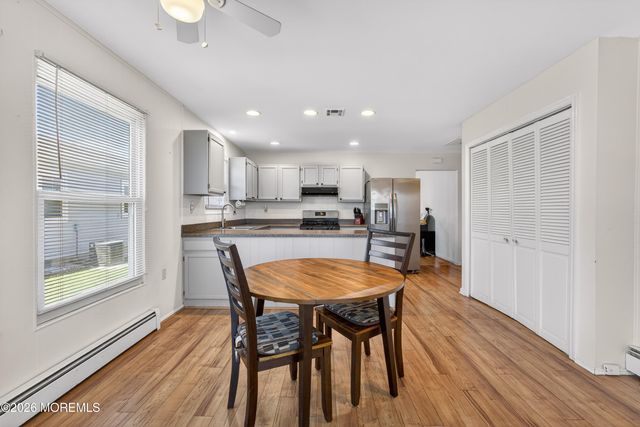 6 Olstins Court, Toms River, NJ 08757