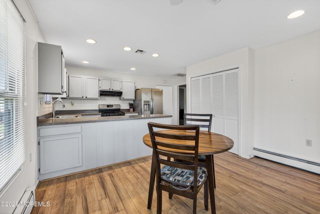 6 Olstins Court, Toms River, NJ 08757