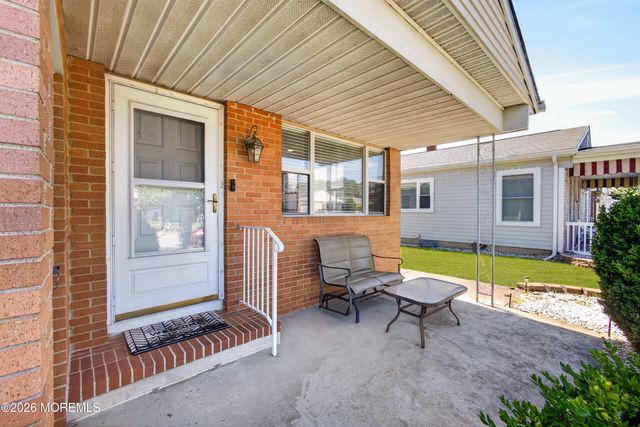 6 Olstins Court, Toms River, NJ 08757