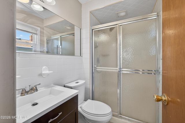 6 Olstins Court, Toms River, NJ 08757