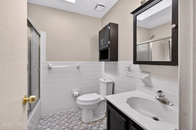 6 Olstins Court, Toms River, NJ 08757