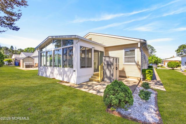 6 Olstins Court, Toms River, NJ 08757