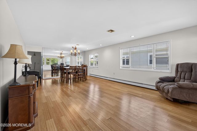6 Olstins Court, Toms River, NJ 08757