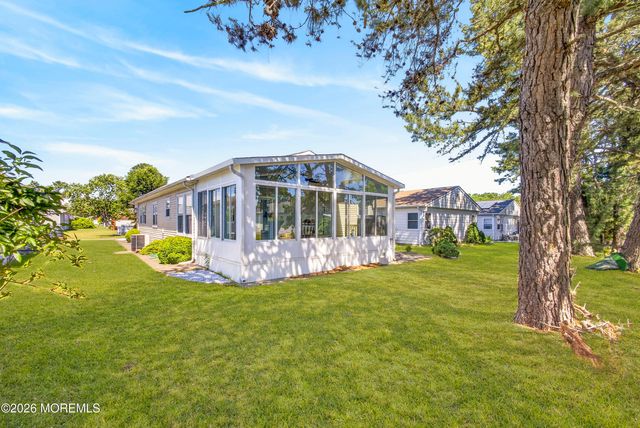 6 Olstins Court, Toms River, NJ 08757