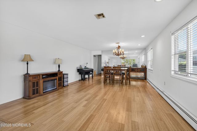6 Olstins Court, Toms River, NJ 08757