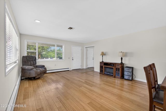 6 Olstins Court, Toms River, NJ 08757