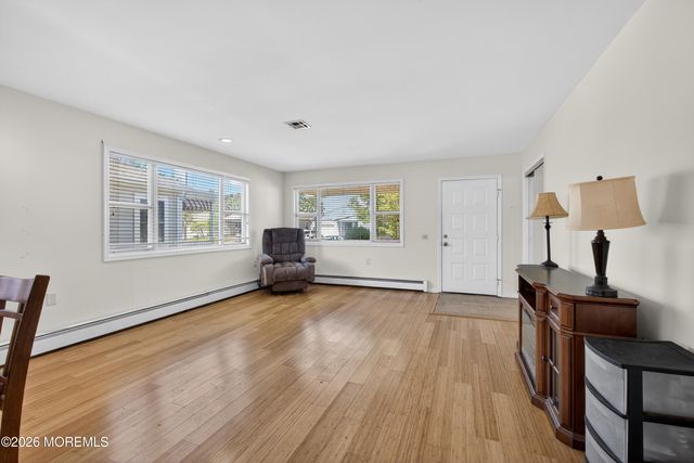 6 Olstins Court, Toms River, NJ 08757