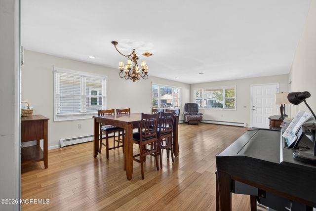 6 Olstins Court, Toms River, NJ 08757