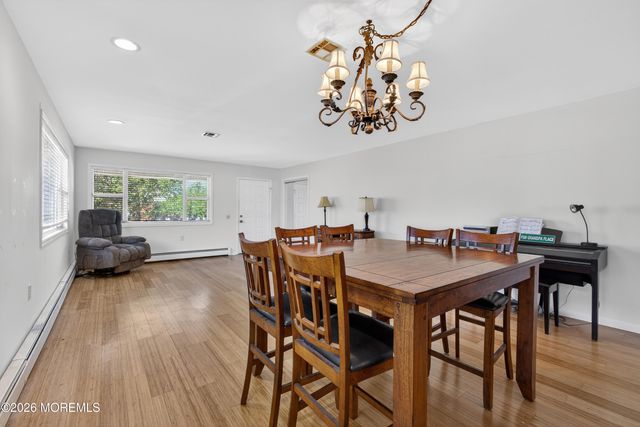 6 Olstins Court, Toms River, NJ 08757