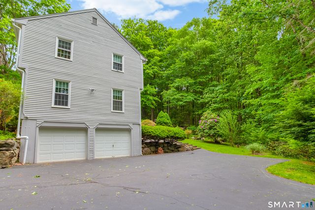 29 Hungry Hill Circle, Guilford, CT 06437