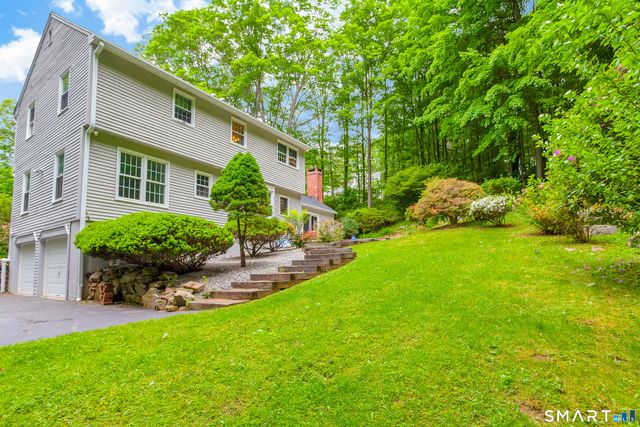 29 Hungry Hill Circle, Guilford, CT 06437