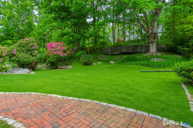 29 Hungry Hill Circle, Guilford, CT 06437