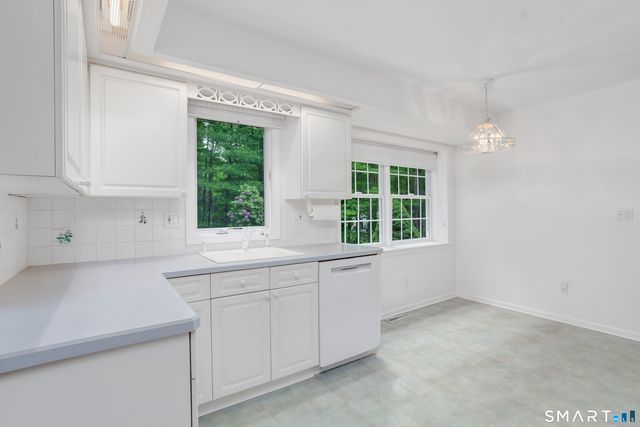29 Hungry Hill Circle, Guilford, CT 06437