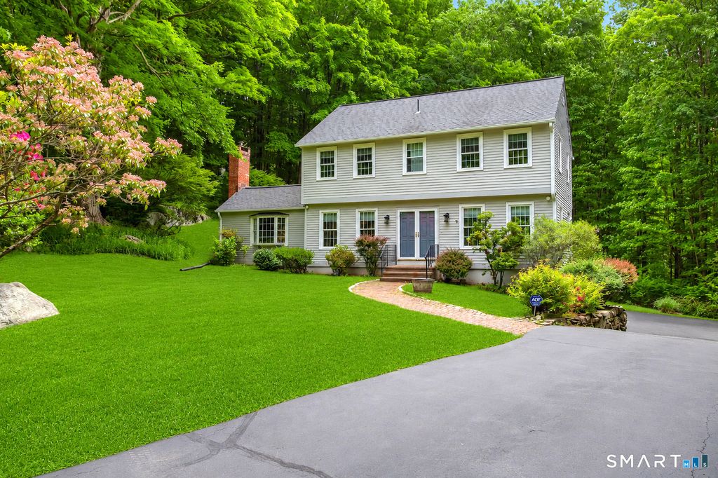 29 Hungry Hill Circle, Guilford, CT 06437