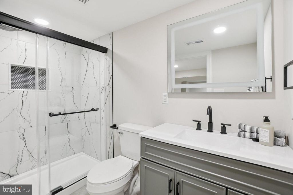 4912 MEADE ST NE, Washington, DC 20019