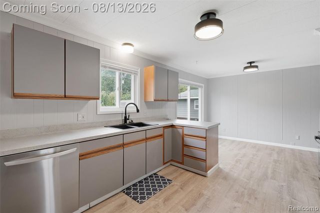 1217 E Commerce Street, Milford, MI 48381