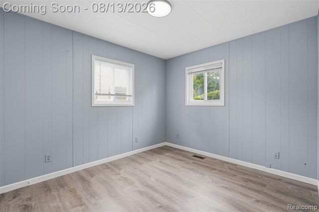 1217 E Commerce Street, Milford, MI 48381