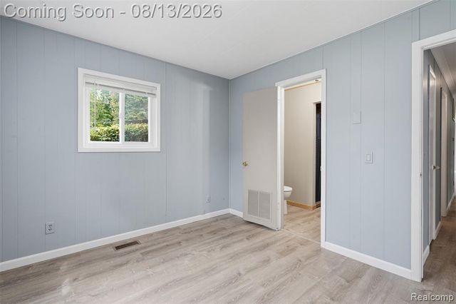 1217 E Commerce Street, Milford, MI 48381