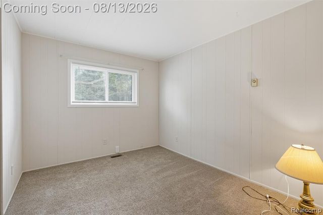 1217 E Commerce Street, Milford, MI 48381