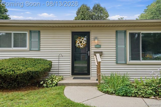 1217 E Commerce Street, Milford, MI 48381