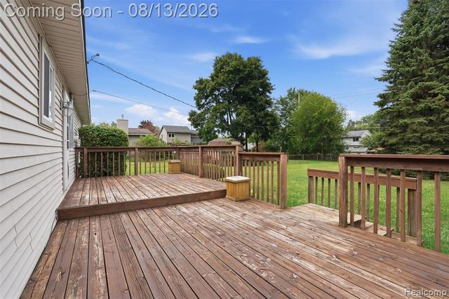 1217 E Commerce Street, Milford, MI 48381