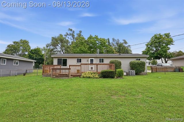 1217 E Commerce Street, Milford, MI 48381
