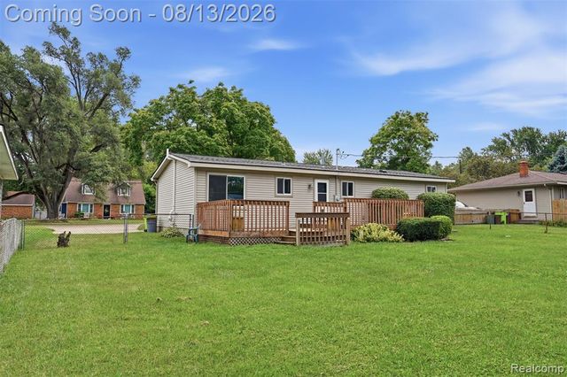 1217 E Commerce Street, Milford, MI 48381