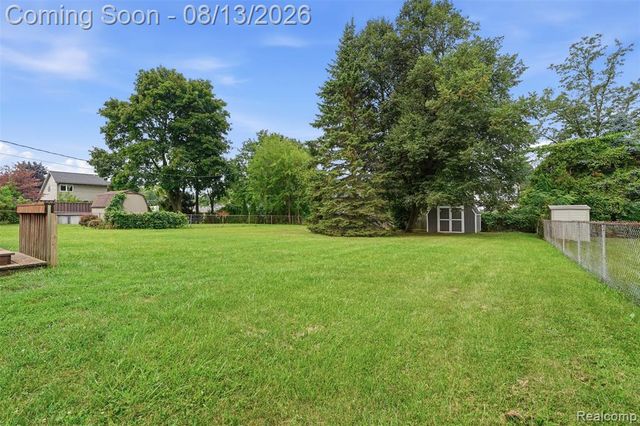 1217 E Commerce Street, Milford, MI 48381