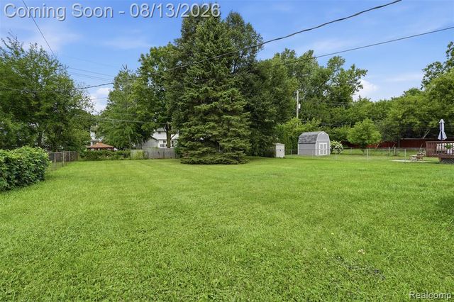 1217 E Commerce Street, Milford, MI 48381