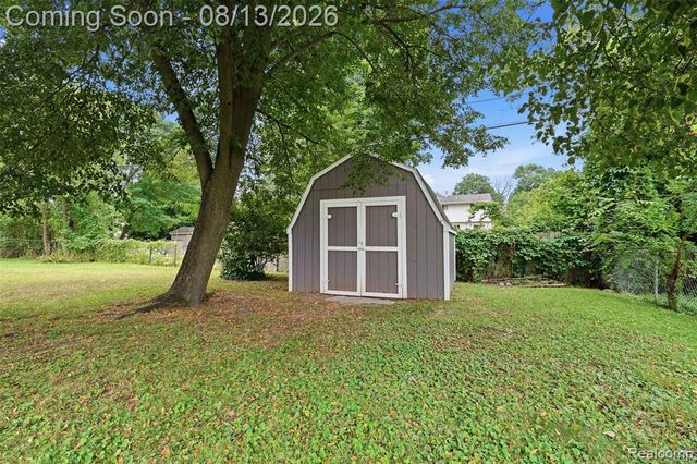 1217 E Commerce Street, Milford, MI 48381
