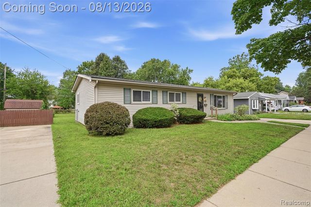 1217 E Commerce Street, Milford, MI 48381