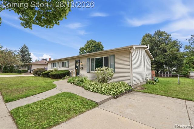 1217 E Commerce Street, Milford, MI 48381