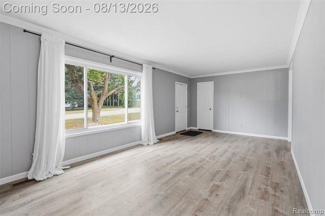 1217 E Commerce Street, Milford, MI 48381