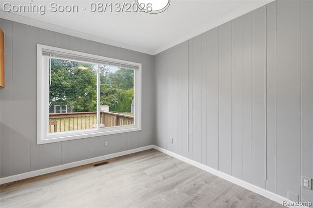 1217 E Commerce Street, Milford, MI 48381