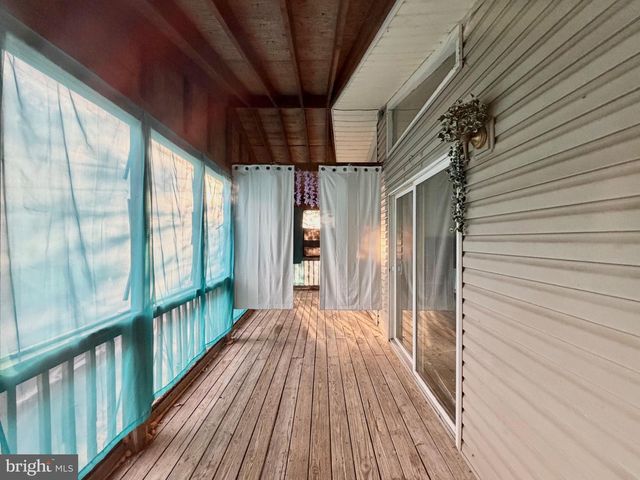 1841 SHADYSIDE DR, Tobyhanna, PA 18466