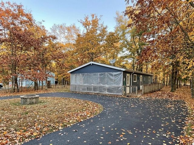 1841 SHADYSIDE DR, Tobyhanna, PA 18466
