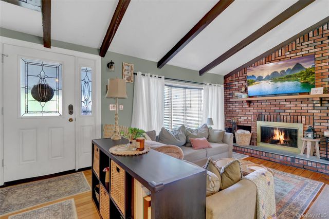 25 Zenith Road, Rocky Point, NY 11778