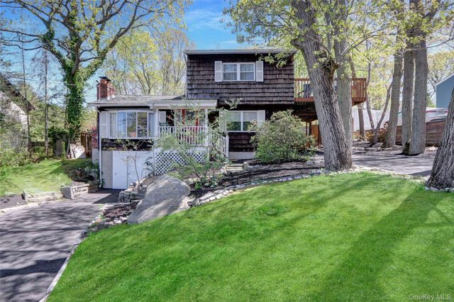 25 Zenith Road, Rocky Point, NY 11778