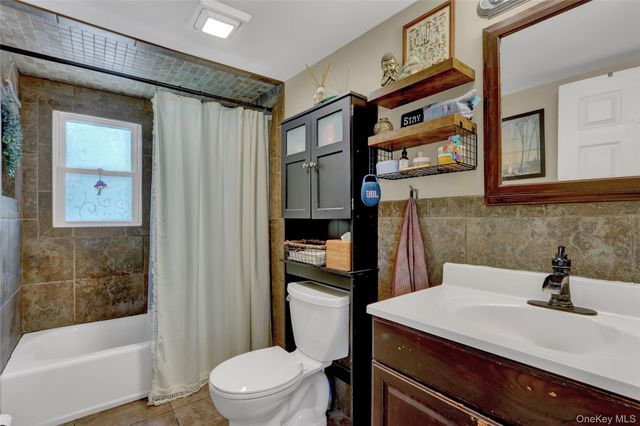 25 Zenith Road, Rocky Point, NY 11778