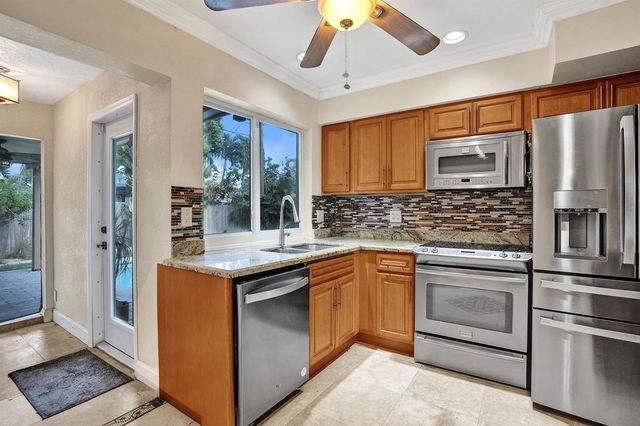 1240 SW 4th Avenue, Pompano Beach, FL 33060