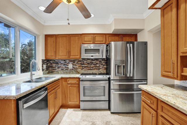 1240 SW 4th Avenue, Pompano Beach, FL 33060