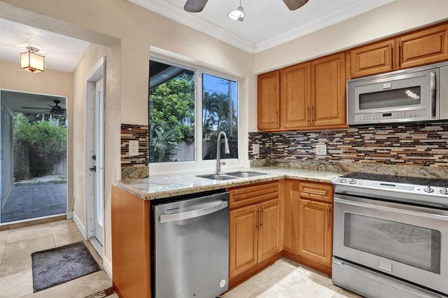 1240 SW 4th Avenue, Pompano Beach, FL 33060