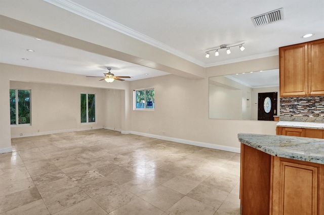 1240 SW 4th Avenue, Pompano Beach, FL 33060