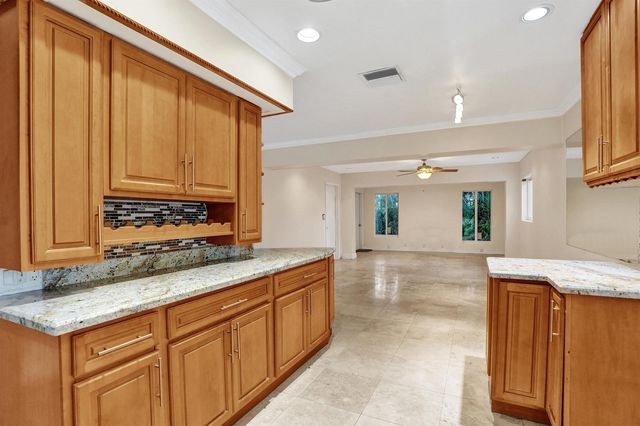 1240 SW 4th Avenue, Pompano Beach, FL 33060