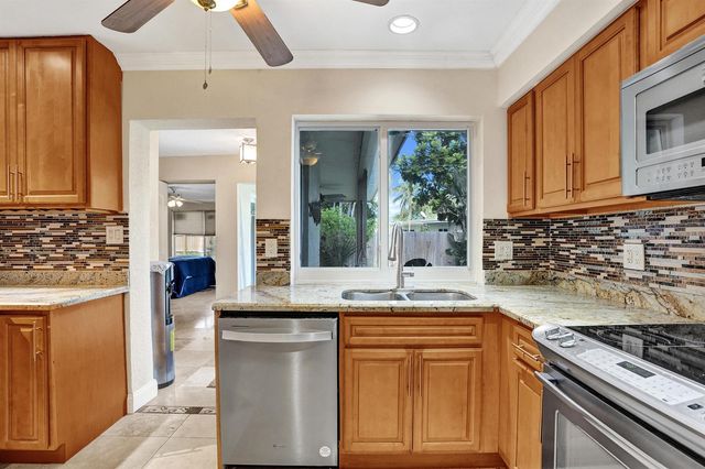 1240 SW 4th Avenue, Pompano Beach, FL 33060