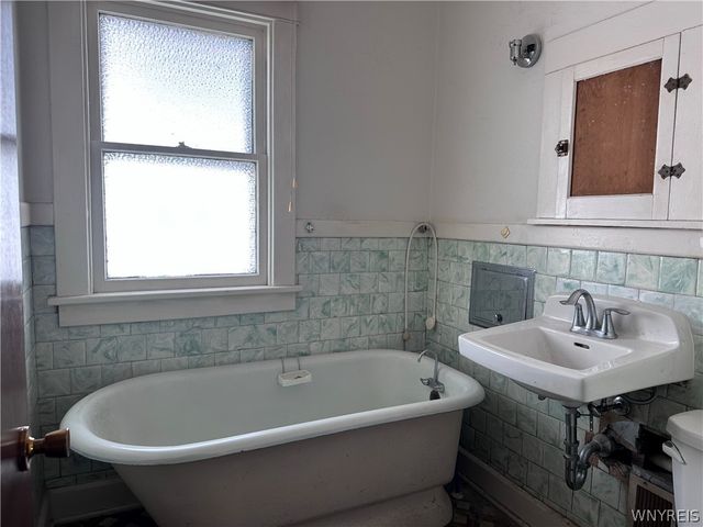 252 Roslyn Street, Buffalo, NY 14215